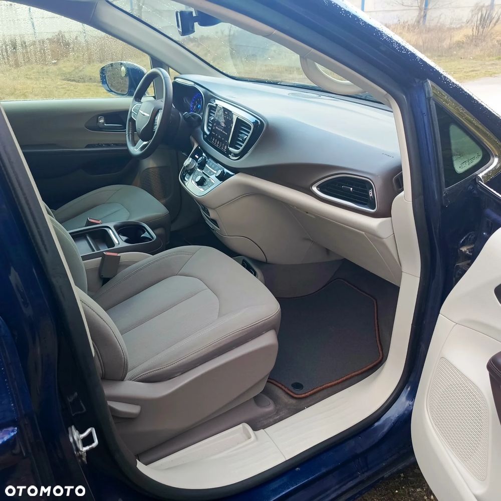 Chrysler Pacifica - 13