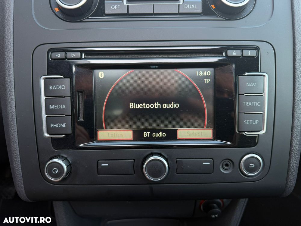 Volkswagen Touran 1.6 TDI DPF BlueMotion Technology Highline - 15