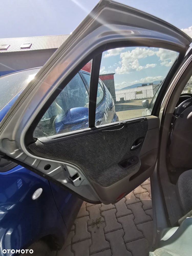 Drzwi Renault Laguna II 2002r - 5
