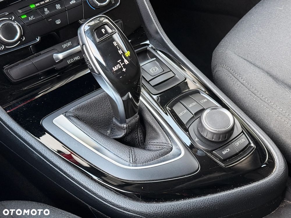 BMW Seria 2 218i - 23
