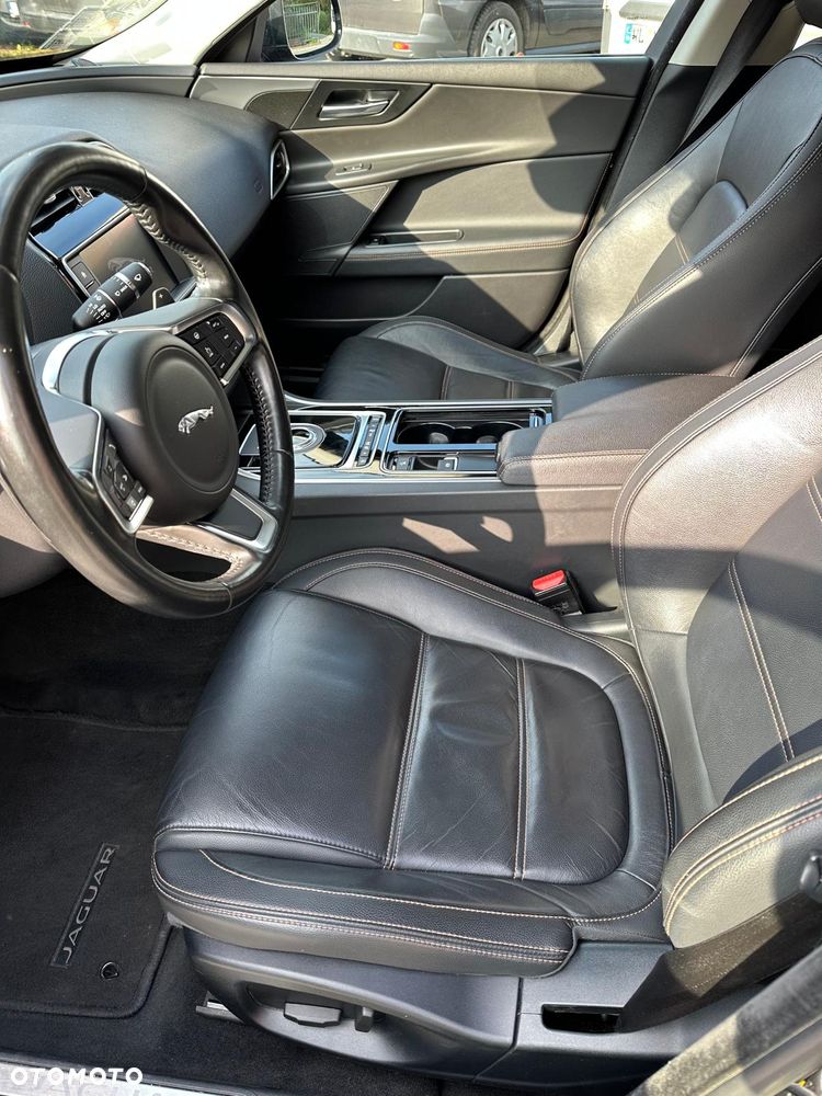 Jaguar XE 20d AWD Prestige - 16