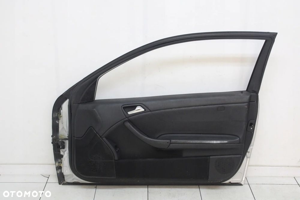 MERCEDES CLC W203 2008R- DRZWI PRAWY PRAWE PRZÓD PRZEDNIE 775 - KOD LAKIERU - 5