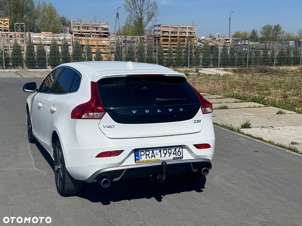 Volvo V40 D3 Geartronic RDesign - 4
