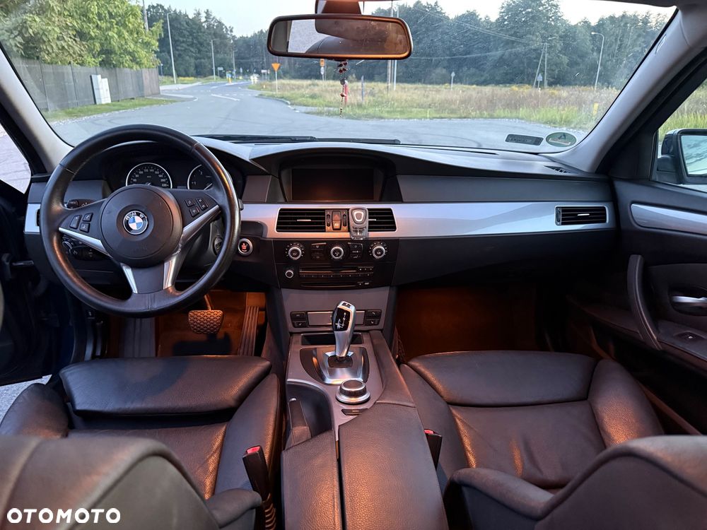 BMW Seria 5 520d - 23