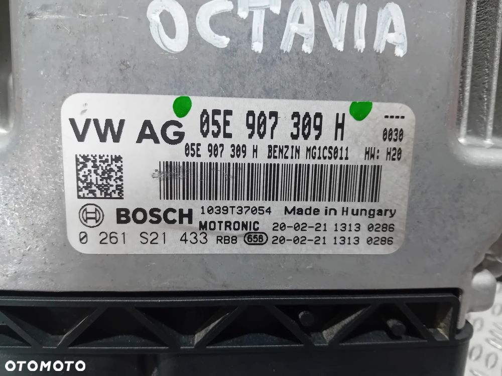 SIŁOWNIK KLAPY TYŁ SKODA OCTAVIA III R2020 KOMBI NR 5E9827550C - 2