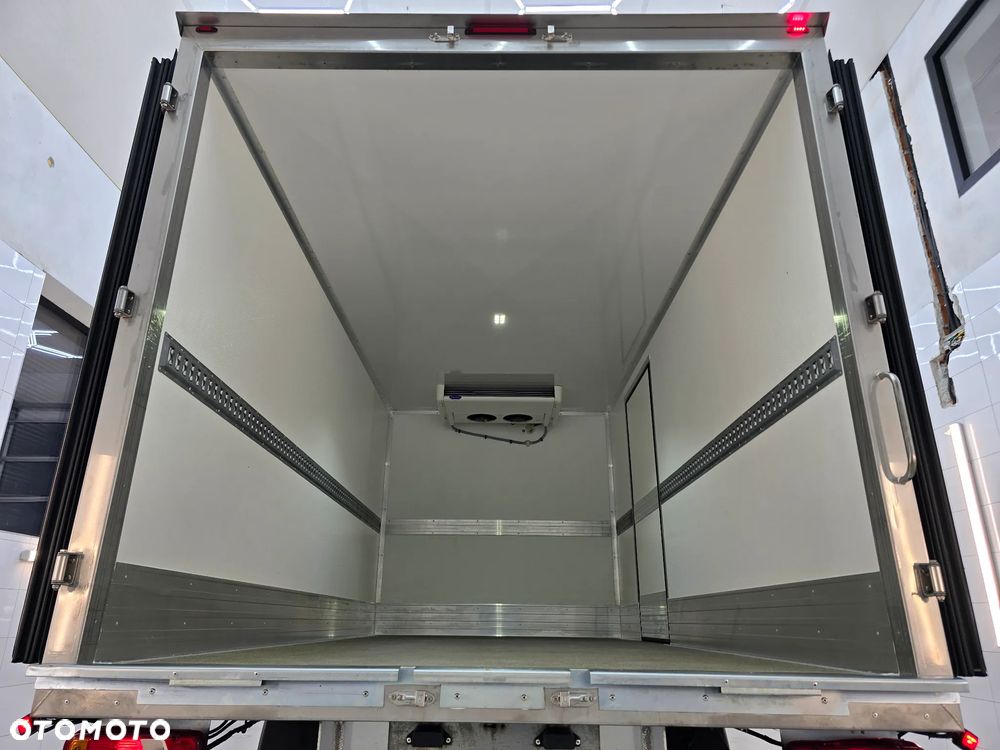 Iveco DAILY 50C18 MROŻNIA 8-PALETOWY + WINDA.1Tona AGREGAT Carrier -20*C +20*C 183Tyś km SERWIS DO OSTATNIEGO Km ASO IVECO SALON PL BOGATA OPCJA WYPOSAZENIA LED NAVI AKTYWNY TEMPOMAT FOTEL KIEROWCY PNEŁMATYCZNY - 17