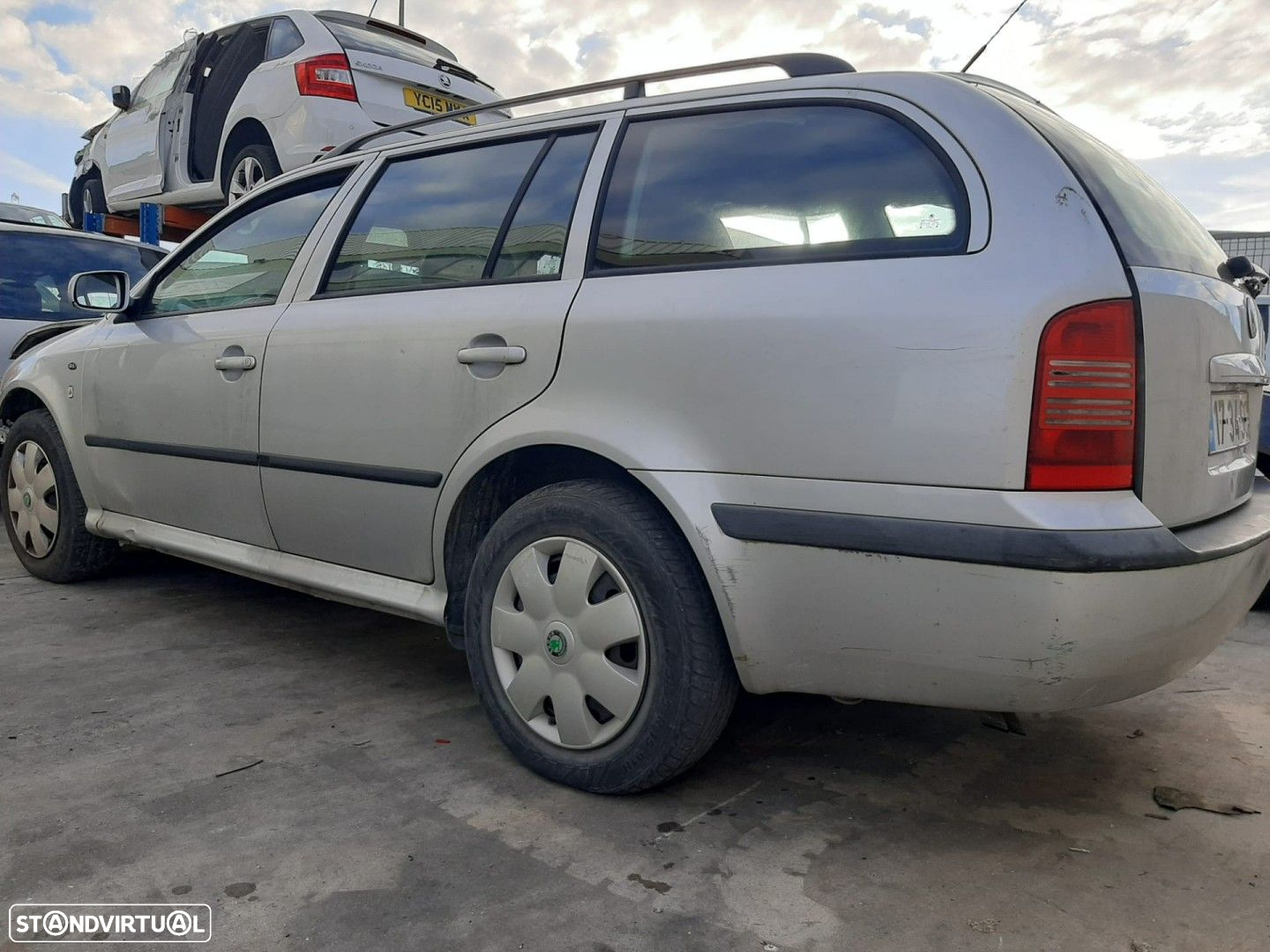 Skoda Octavia 1.6i disponível para peças - 3