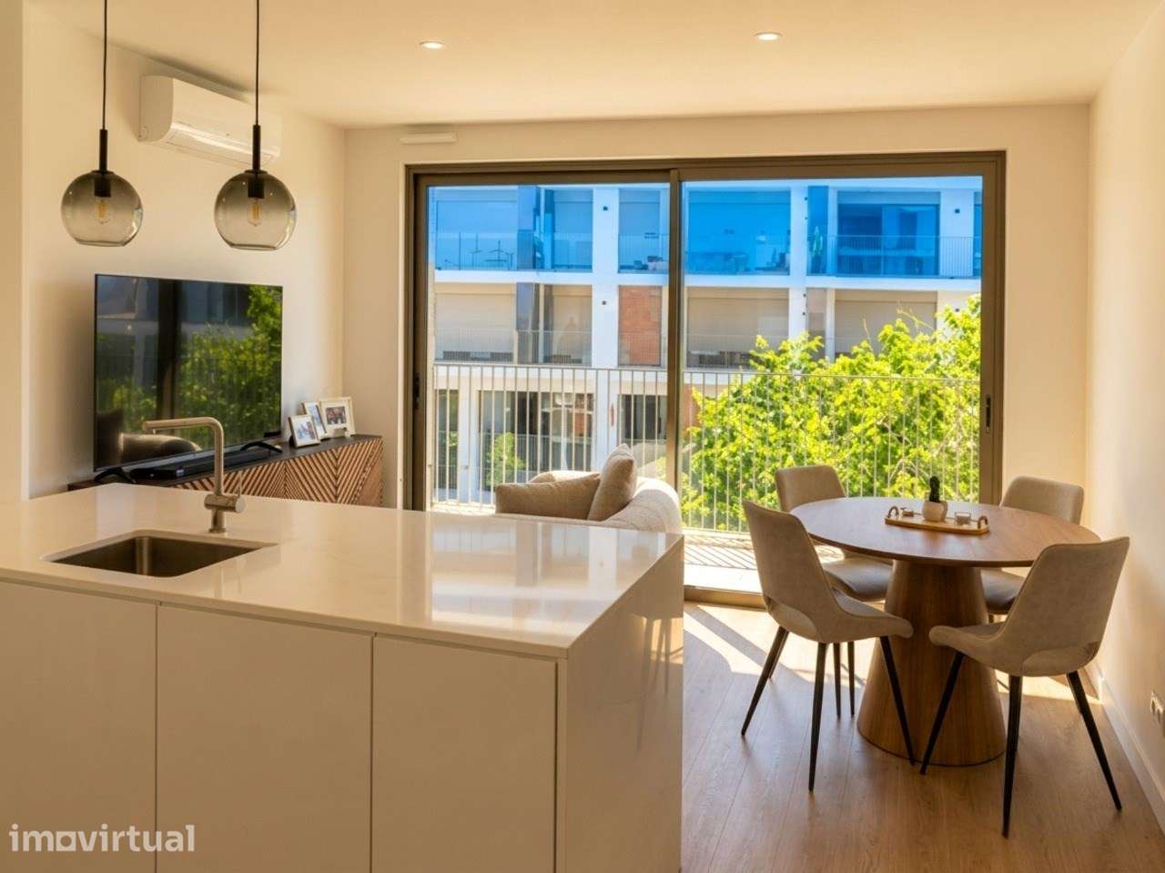 Apartamento T1 para Arrendamento em Miraflores, Oeiras com Garagem e R