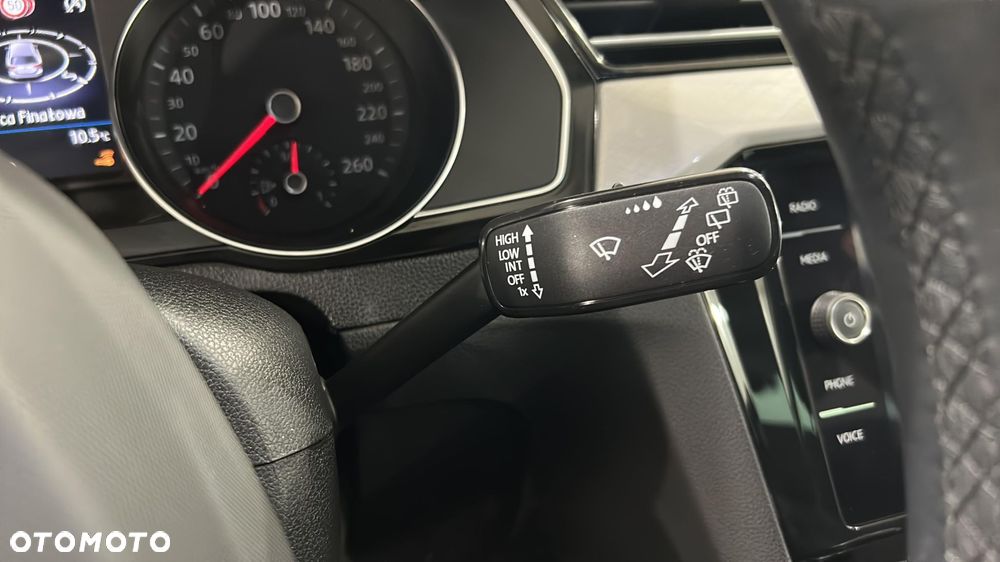 Volkswagen Passat - 25