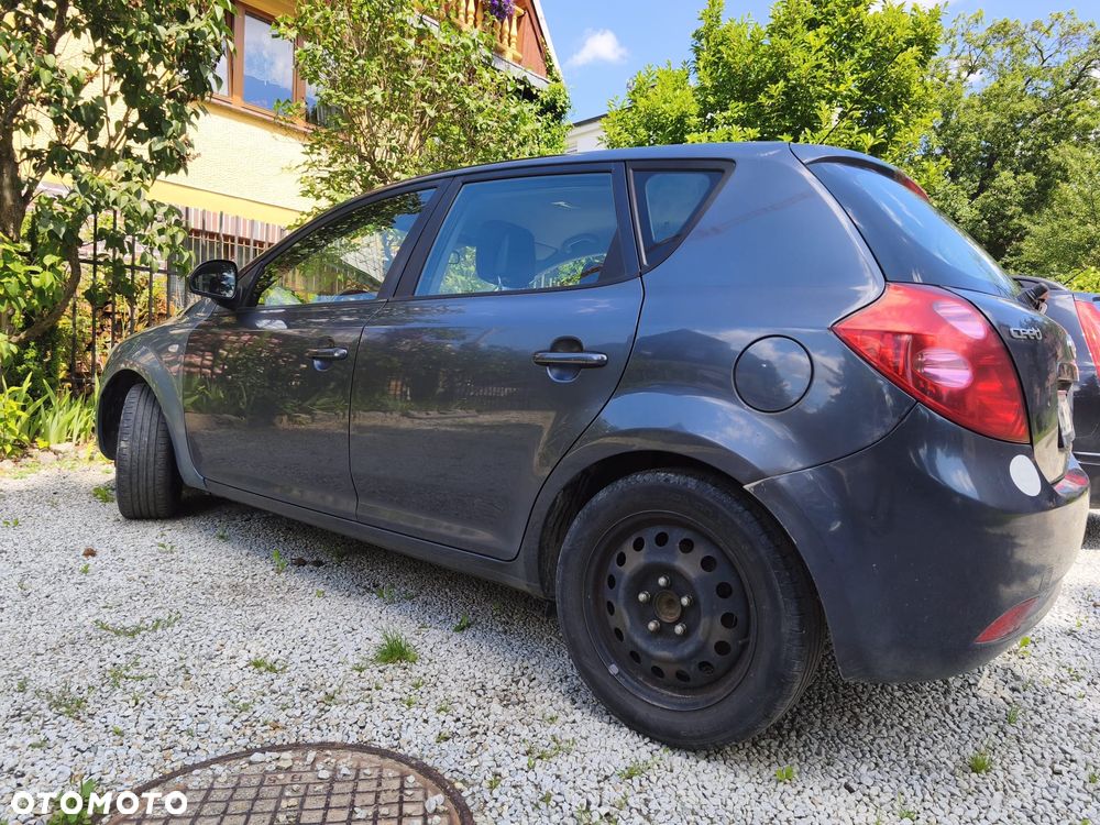 Kia Ceed 1.6 Crdi Comfort - 1