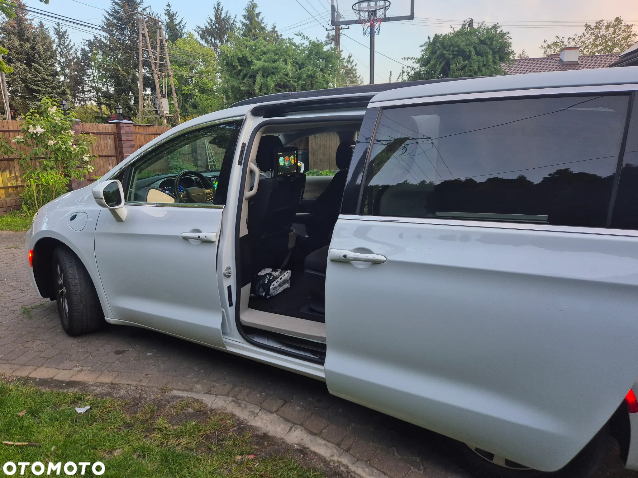 Chrysler Pacifica - 36