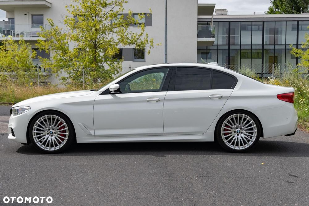 BMW Seria 5 M550i xDrive sport - 8