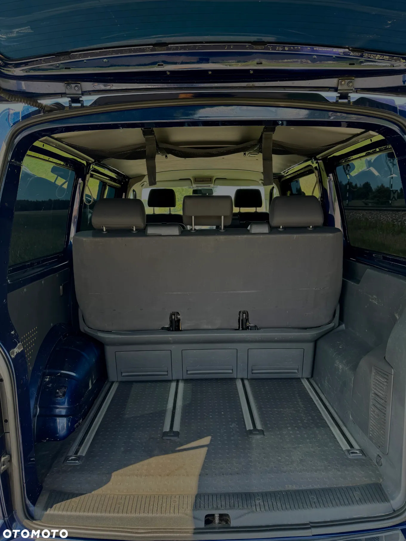 Volkswagen Multivan - 11