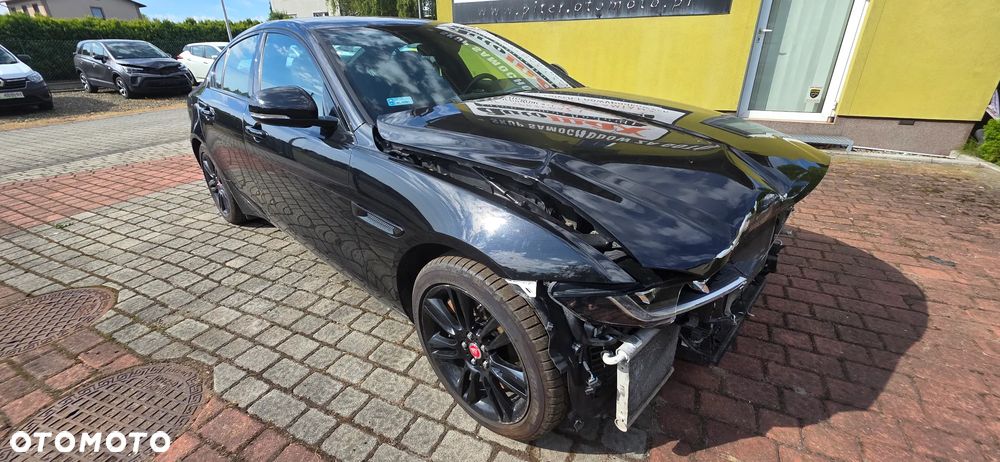 Jaguar XE 2.0 P300 AWD R-Dynamic Black - 3