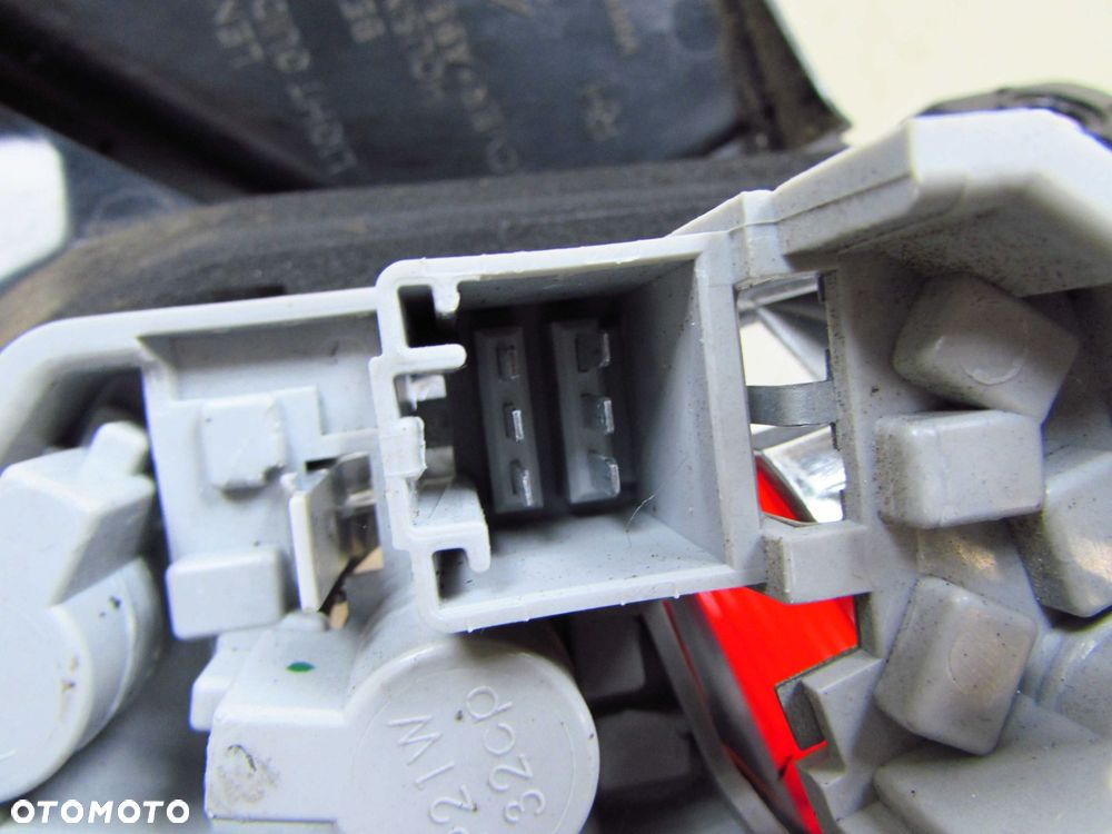 VOLVO V60 10- LAMPA TYL PRAWA 31214964 - 11
