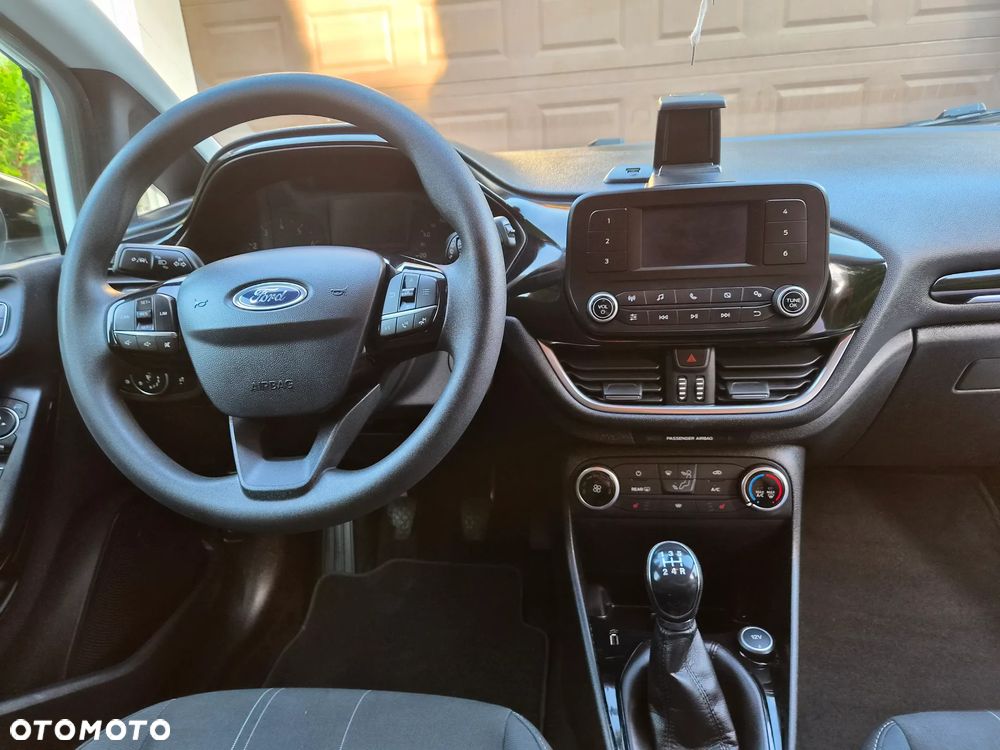 Ford Fiesta - 32
