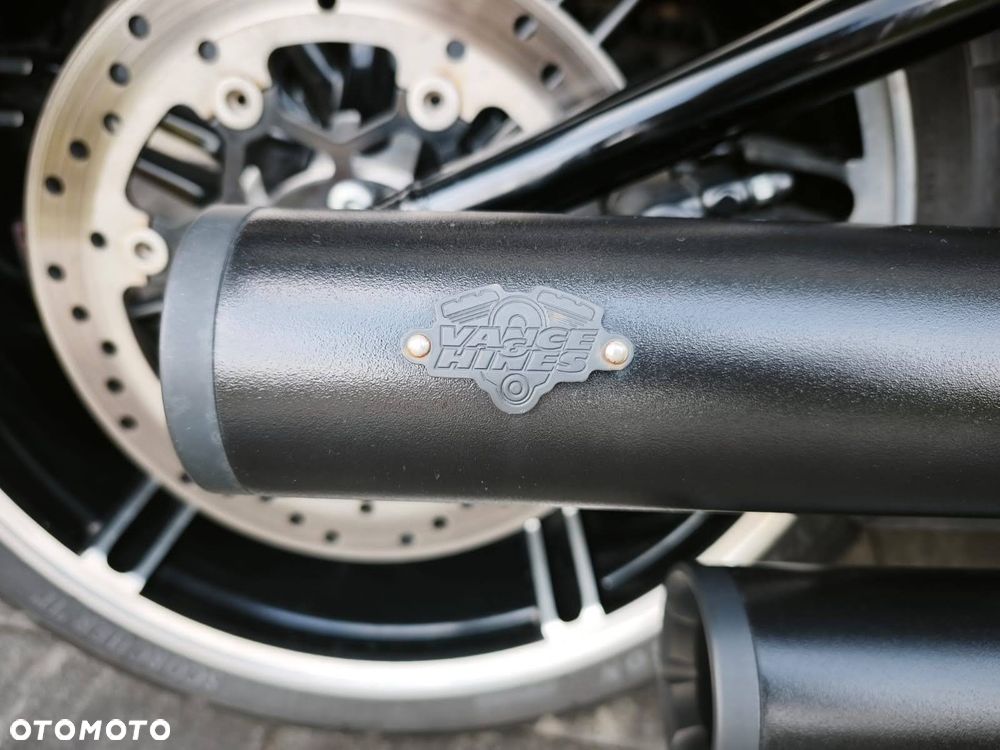 Harley-Davidson Softail Breakout - 24