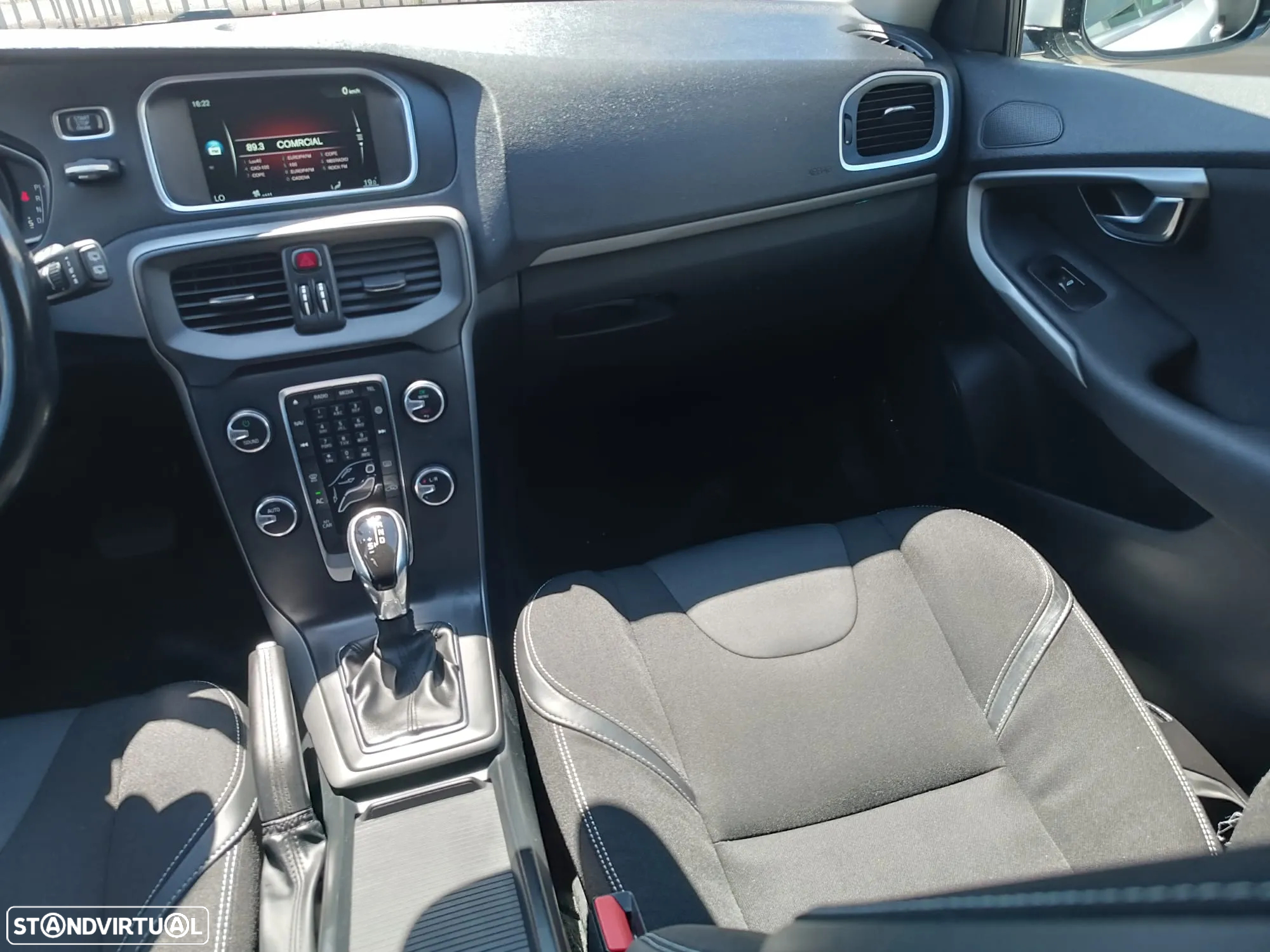 Volvo V40 1.6 D2 Momentum Powershift Eco - 14