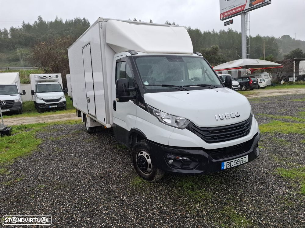 Iveco 35 C18 cx fechada plat elevatoria motor 3.000 cx automatica - 1