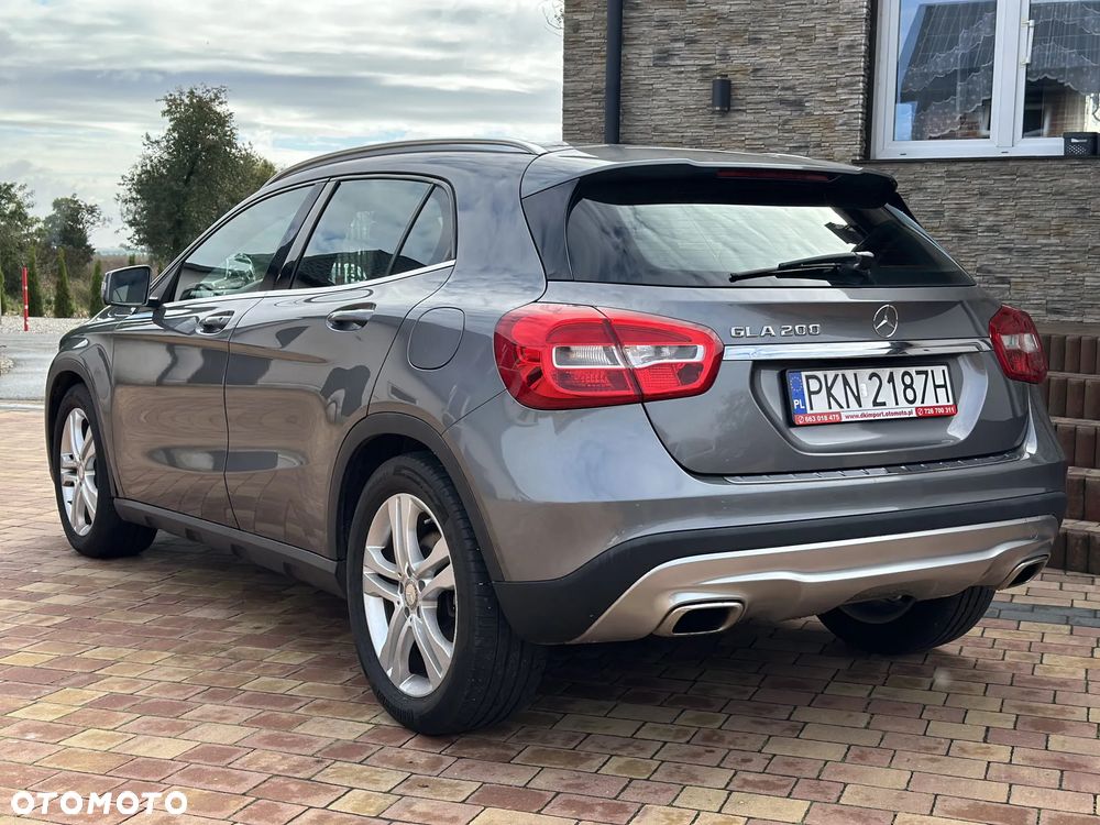Mercedes-Benz GLA 200 7G-DCT - 9