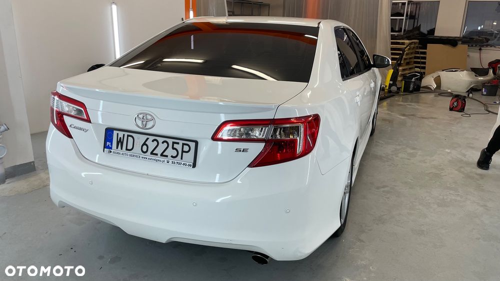 Toyota Camry - 17