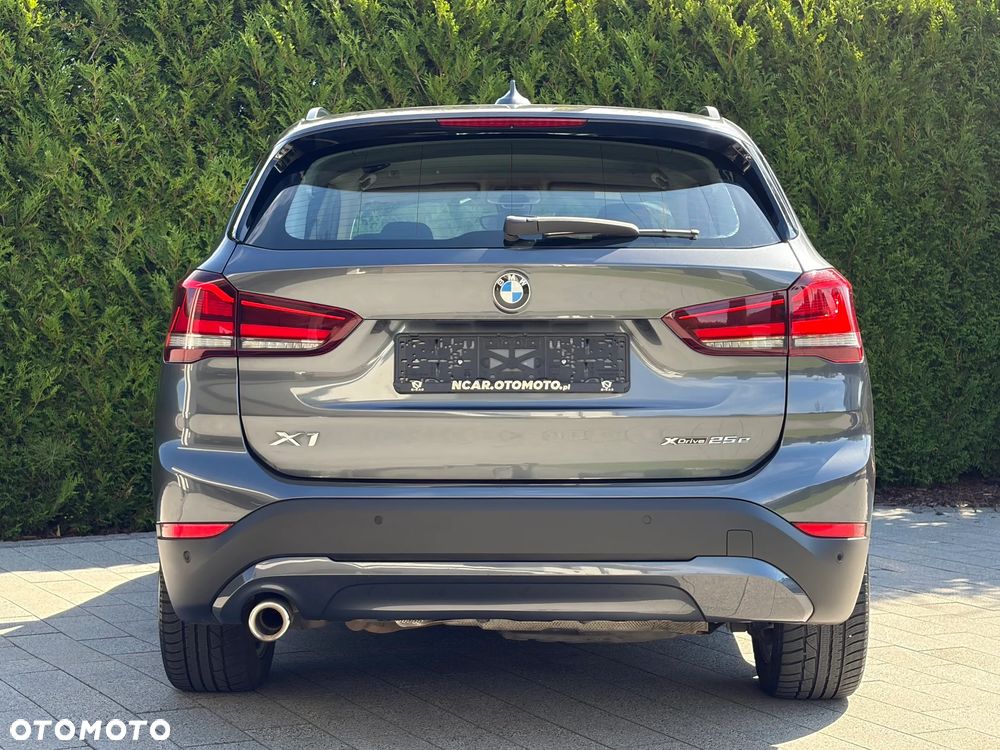 BMW X1 xDrive25e Advantage - 12