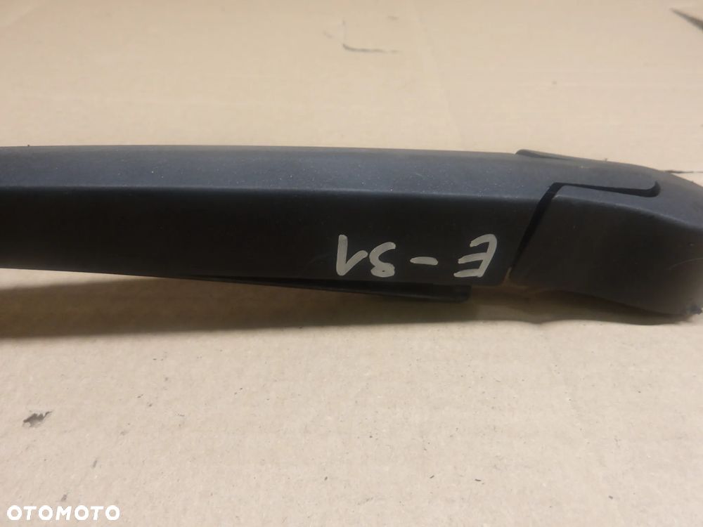 BMW E91 KOMBI 2.0D RAMIĘ WYCIERACZKI TYŁ - 2