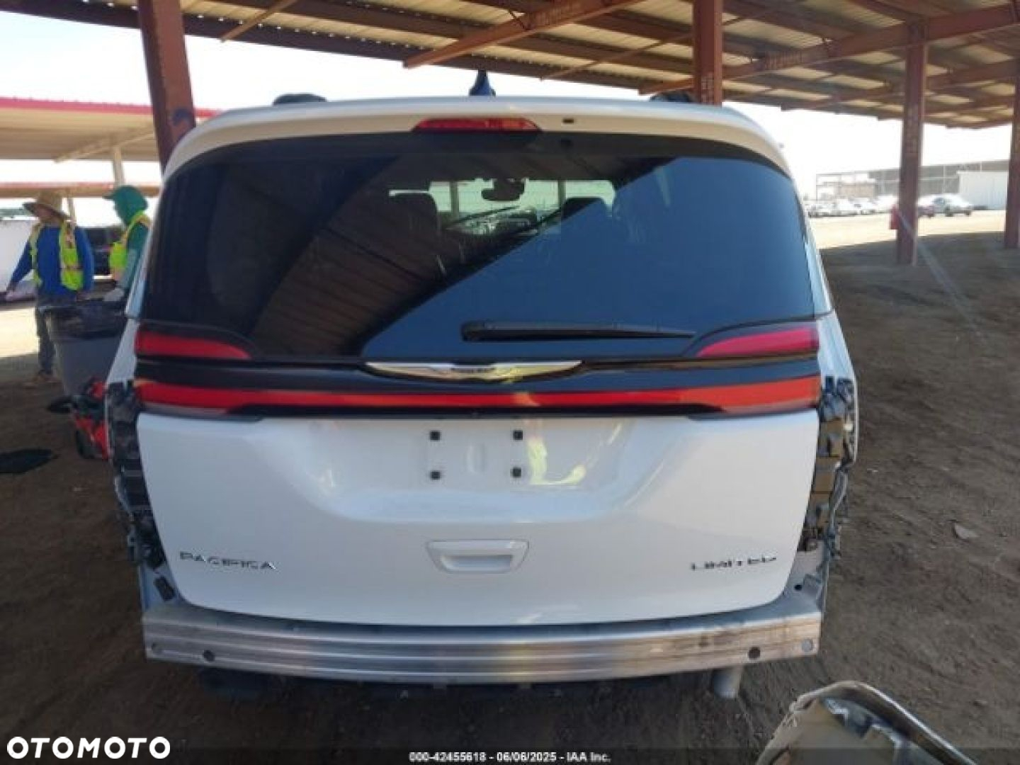 Chrysler Pacifica - 8