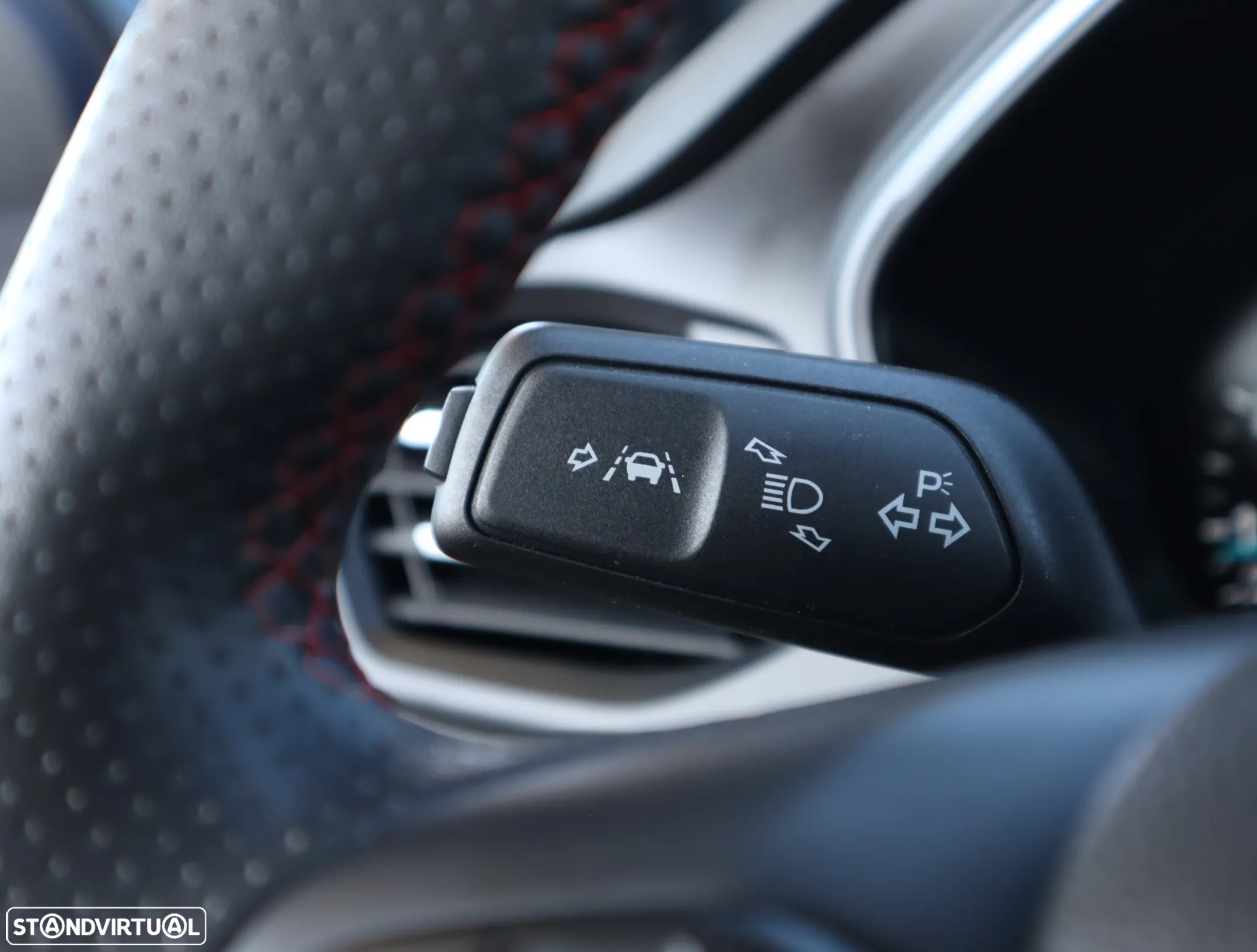 Ford Focus 1.0 EcoBoost MHEV ST-Line - 43