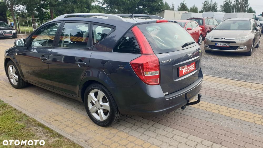 Kia Ceed - 4
