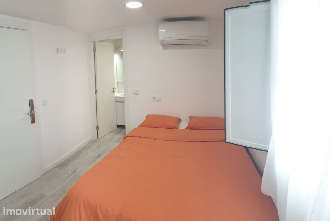 Quarto/Suite novo c roup, wc, lcd,  frig,  AC, registo na AT. - Grande imagem: 5/11