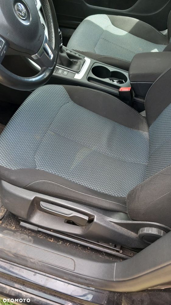 Volkswagen Passat 1.6 TDI Comfortline - 12