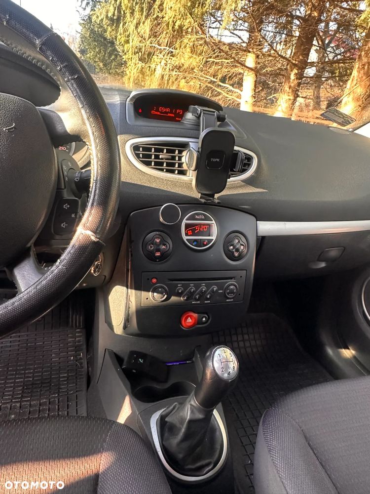 Renault Clio 1.2 16V Authentique - 8