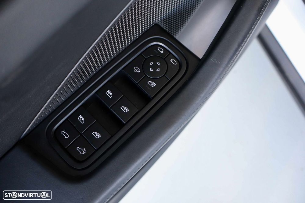 Porsche Macan Electric 4 - 23