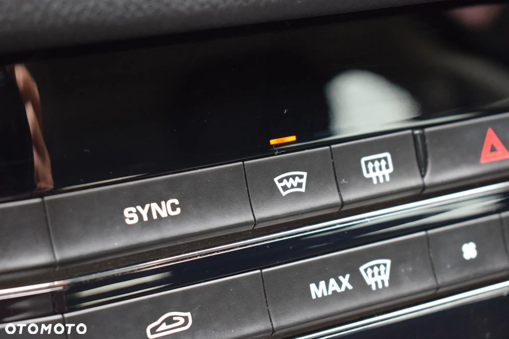 Jaguar XF 3.0 TDV6 Portfolio - 18