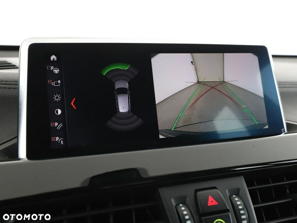 BMW X1 sDrive18d xLine - 25