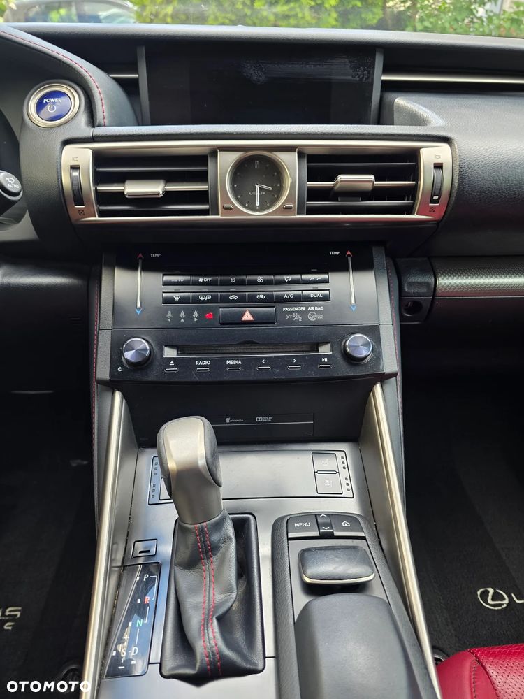 Lexus IS 300h F Sport - 14