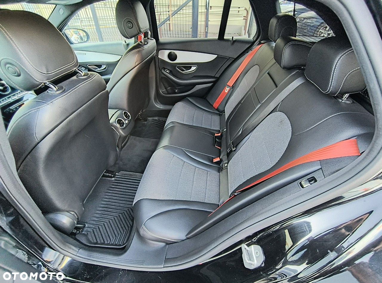 Mercedes-Benz Klasa C 220 d 4Matic T 7G-TRONIC Exclusive - 33