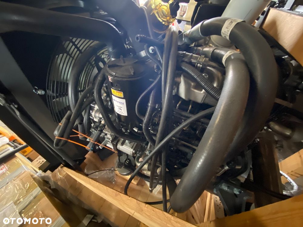 Silnik Perkins DOOSAN Dx165 - 2