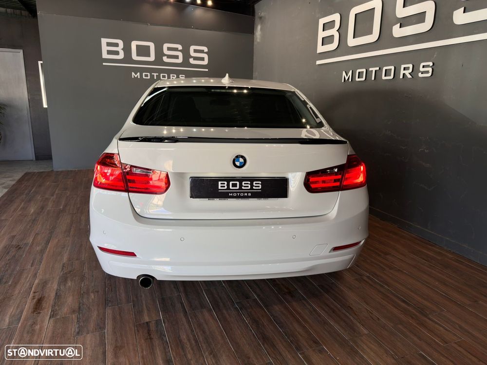 BMW 318 d Line Sport - 11
