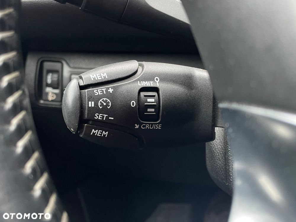 Peugeot 308 1.6 BlueHDi Allure S&S - 24