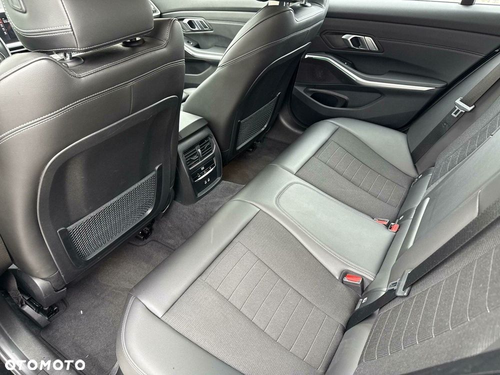 BMW Seria 3 320d Sport Line - 29