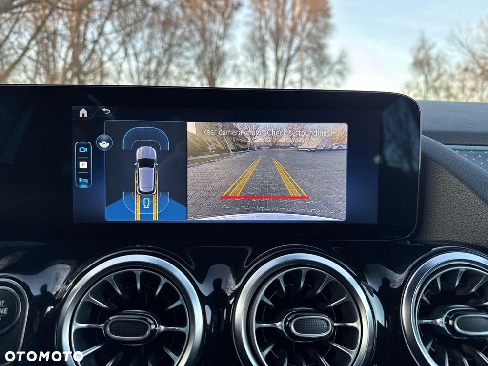 Mercedes-Benz GLA - 25