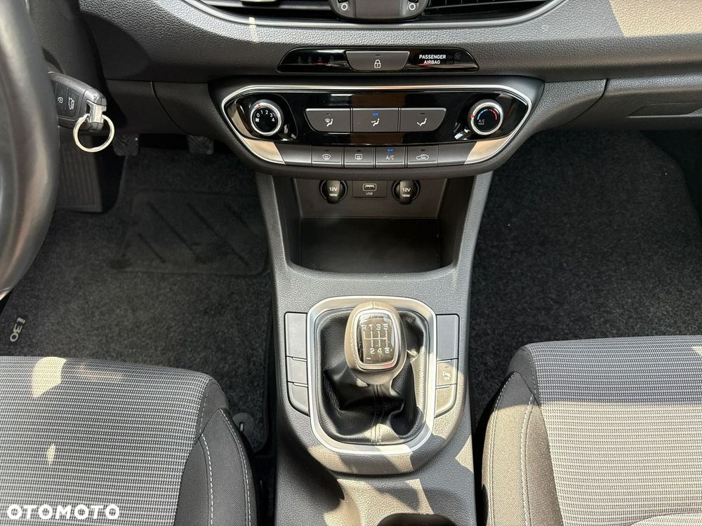 Hyundai i30 1.5 DPI Classic + - 24