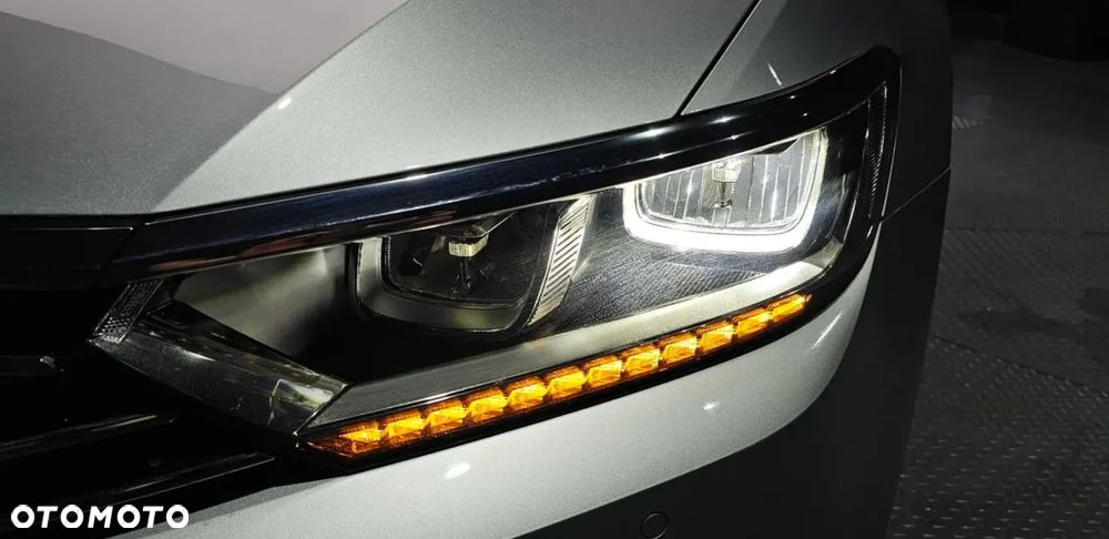 Volkswagen Passat 2.0 TDI SCR 4Motion DDG Highline - 8