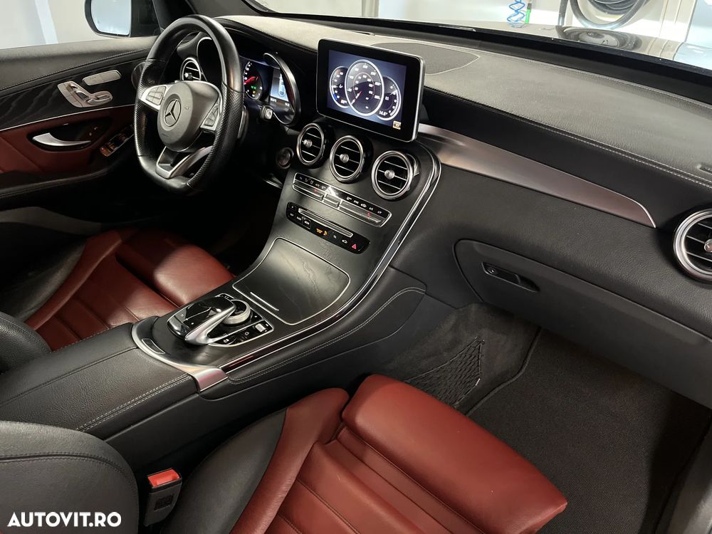 Mercedes-Benz GLC 300 4MATIC 9G-TRONIC AMG Line - 25
