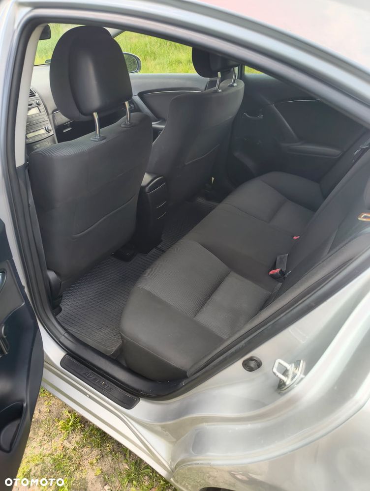 Toyota Avensis 1.6 Luna - 9