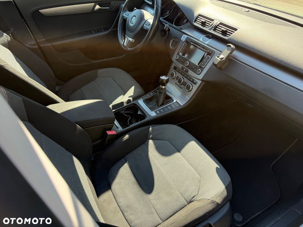 Volkswagen Passat 2.0 TDI Highline - 23