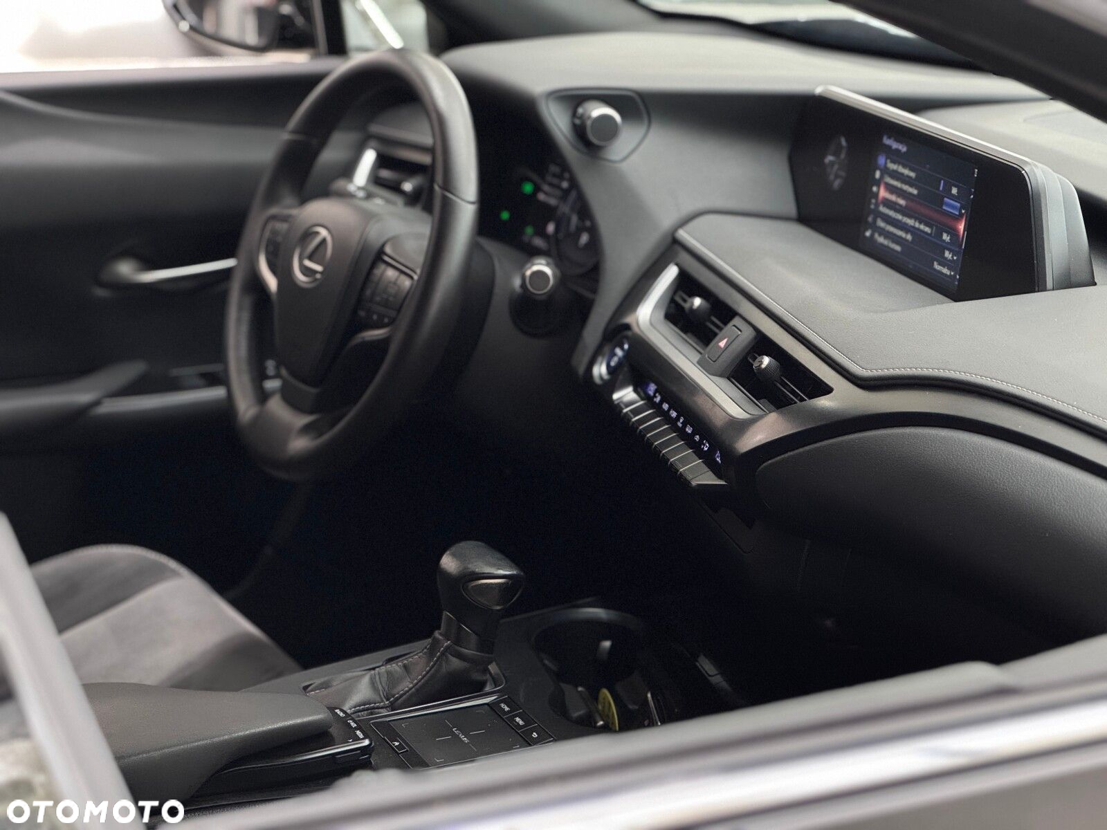 Lexus UX - 38