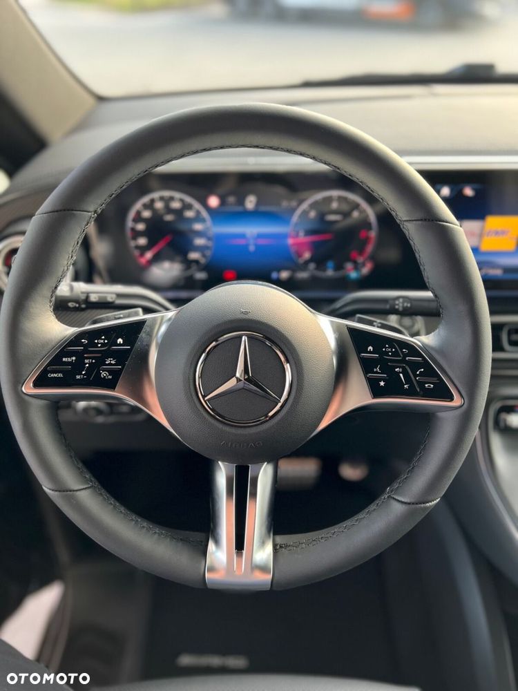 Mercedes-Benz Klasa V - 12